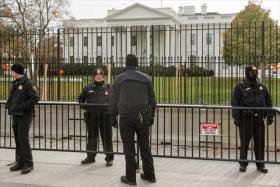 Secret Service agents in front of White House